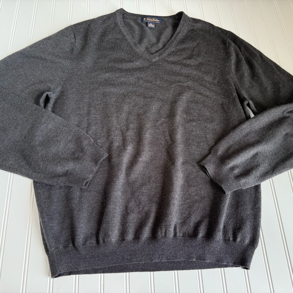 Brooks Brothers V-Neck Sweater Italian Merino Wool Blend Gray XL Men. 1183